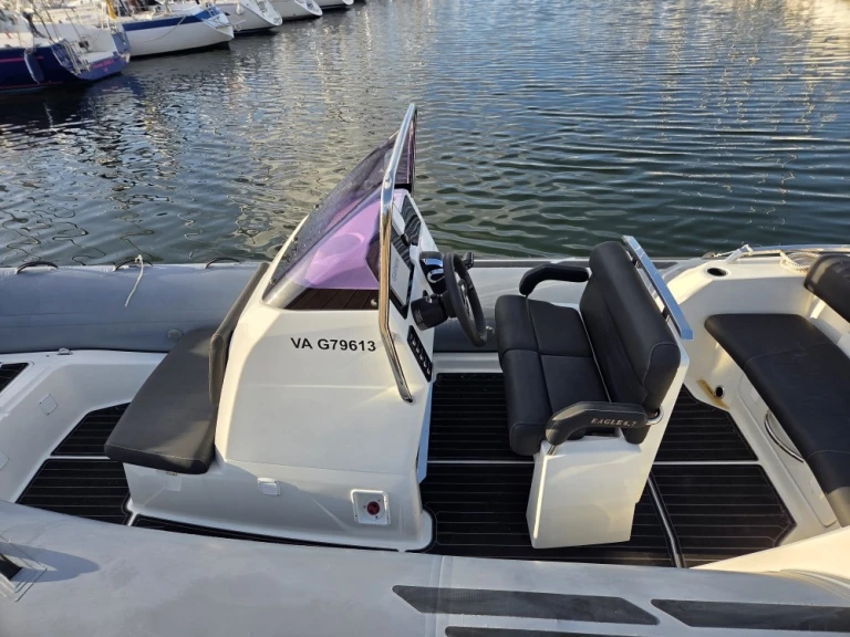 Ein Brig Eagle 670 mieten in Vannes