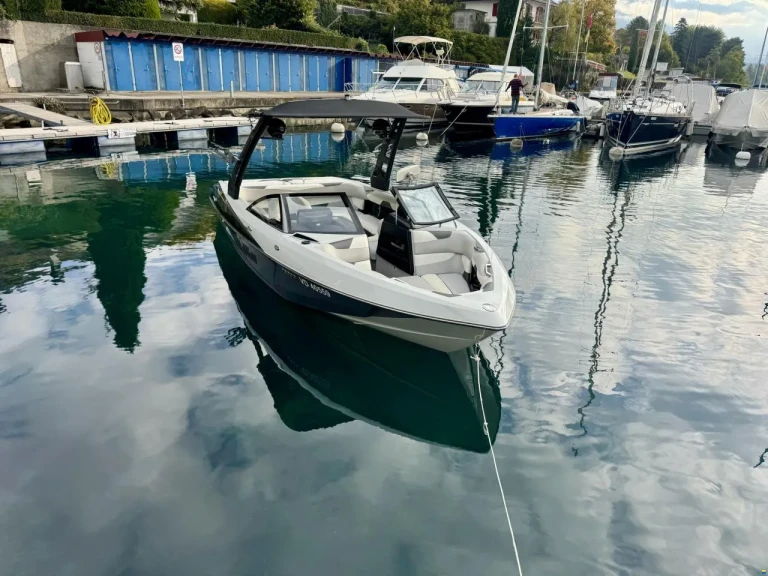 Ein Malibu WakeSetter 22 VLX mieten in Ouchy