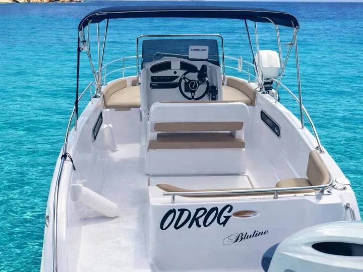 YachtCharter in Marina De Cala D'Or - Blumax bluline 21 open auf SamBoat
