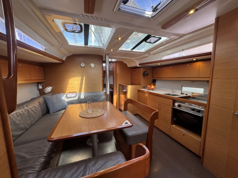 Ein Dufour Grand Large 430 mieten in Roses