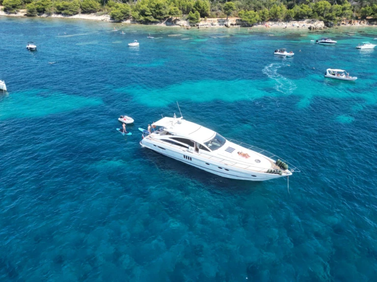 Princess Princess V70 mieten Vieux Port de Cannes