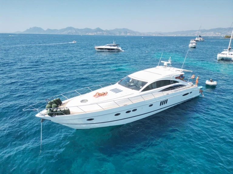 YachtCharter in Vieux Port de Cannes - Princess Princess V70 auf SamBoat