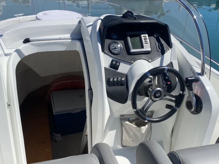 Motorboot mit oder ohne Skipper Bénéteau mieten in Frankreich