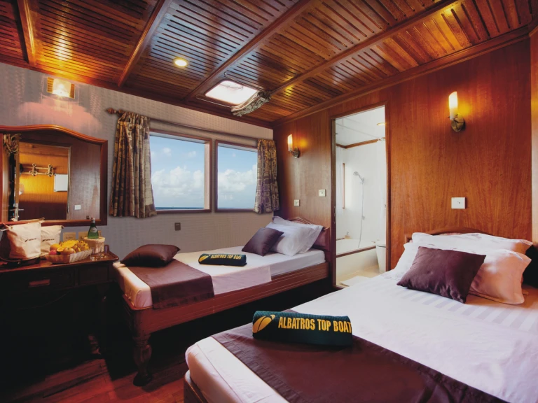 Motorboot mieten in Hulhumale -  Conte Max - Cabin (triple-1 double bed + 1 single bed)