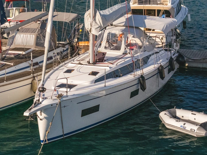 Ein Bavaria Bavaria C38 mieten in Kiáto