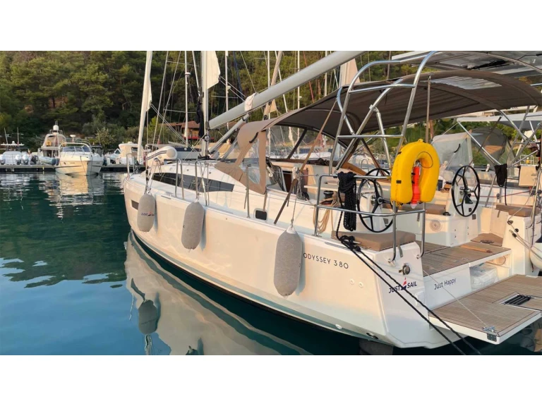 Ein Jeanneau Sun Odyssey 380 mieten in Göcek