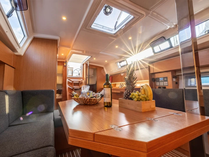 YachtCharter in Kiáto - Bavaria Bavaria C42 auf SamBoat