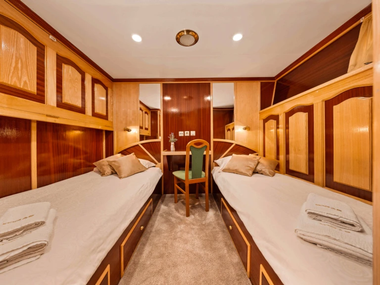  Motoryacht Korab mieten Rijeka