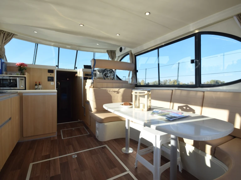 Vermietung Motorboot Nicols Yacht mit Führerschein