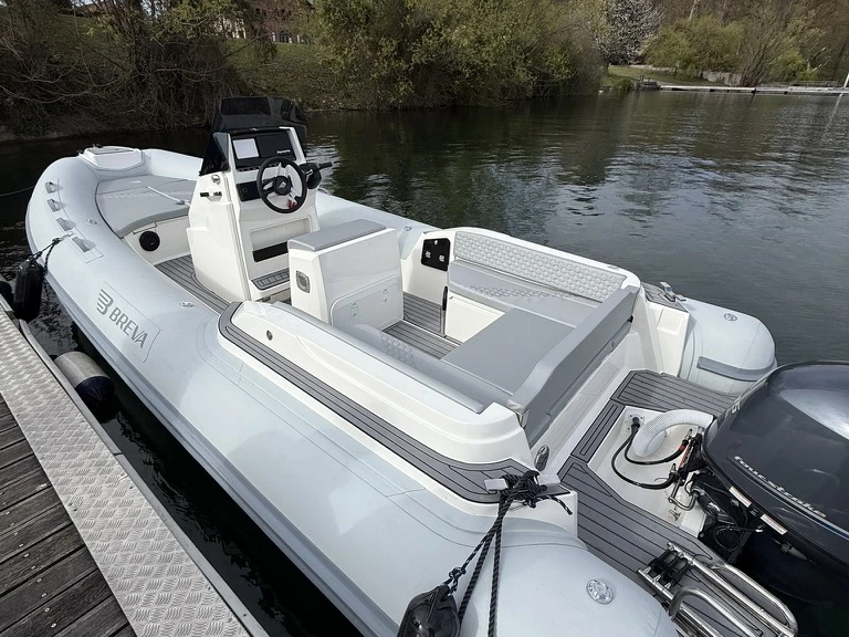 Vermietung Schlauchboot BREVA mit Führerschein