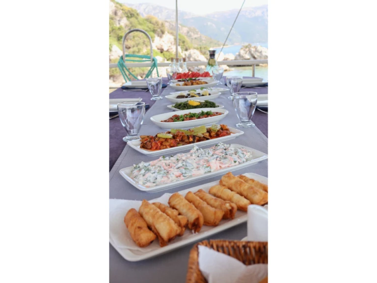 YachtCharter in Bozburun - Custom Gulet-Motor Sailor Custom made auf SamBoat