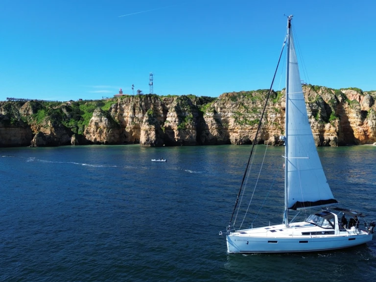 Ein Bénéteau Oceanis 45 mieten in Lagos