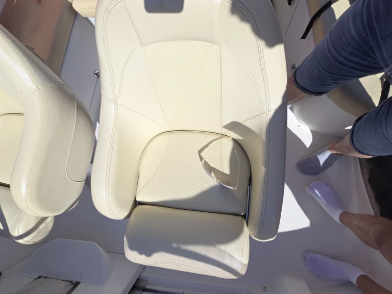 Ein Bénéteau Flyer 650 Sun Deck mieten in Toulon