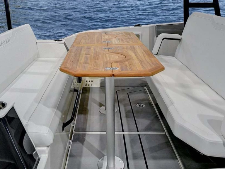 Navan T30 mieten Puerto Campomanes Greenwich