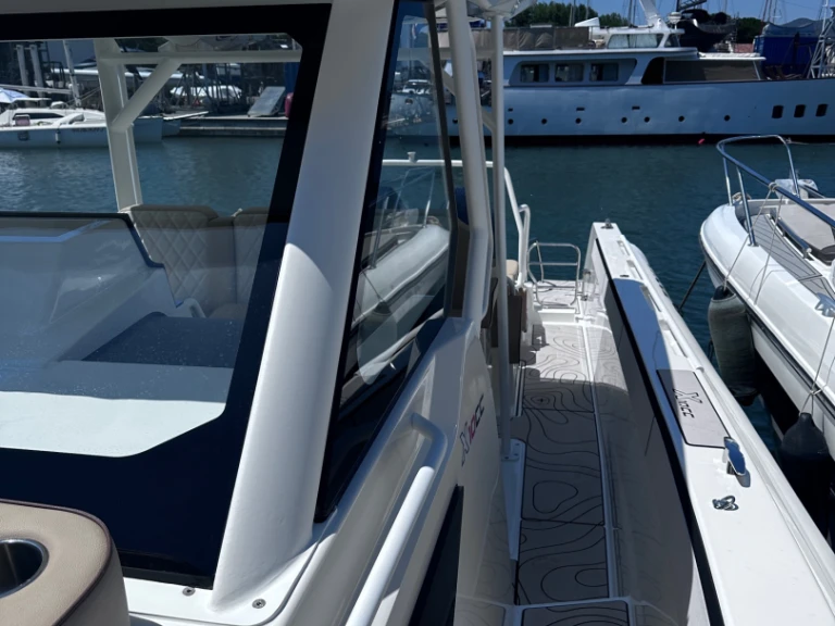 Ein Zodiac X10CC mieten in Cogolin