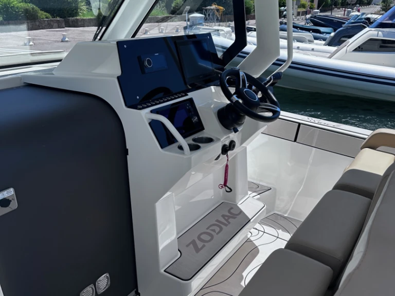 Bootsverleih Zodiac X10CC Cogolin Samboat