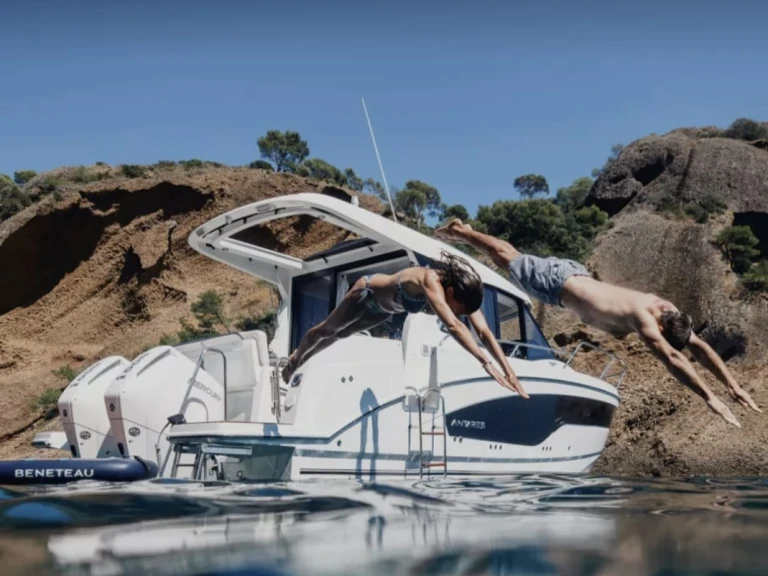 Motorboot mit oder ohne Skipper Bénéteau mieten in Neapel
