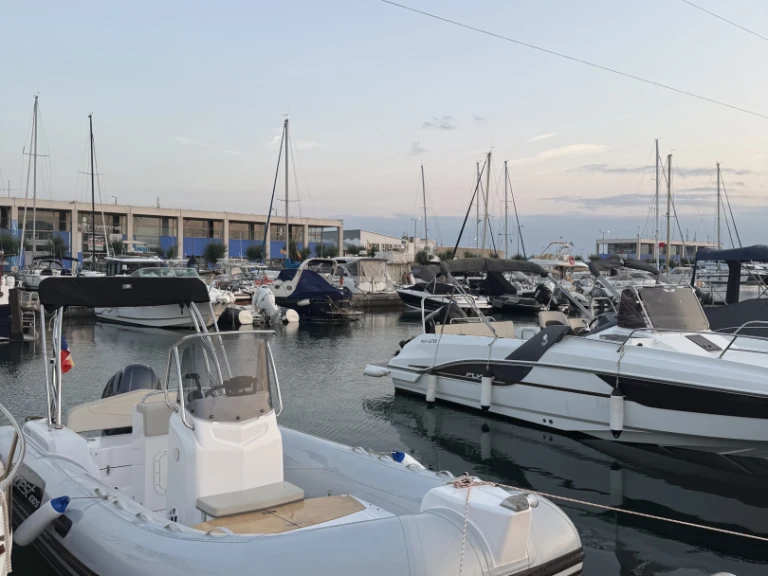 Motorboot mieten in Roses zum besten Preis