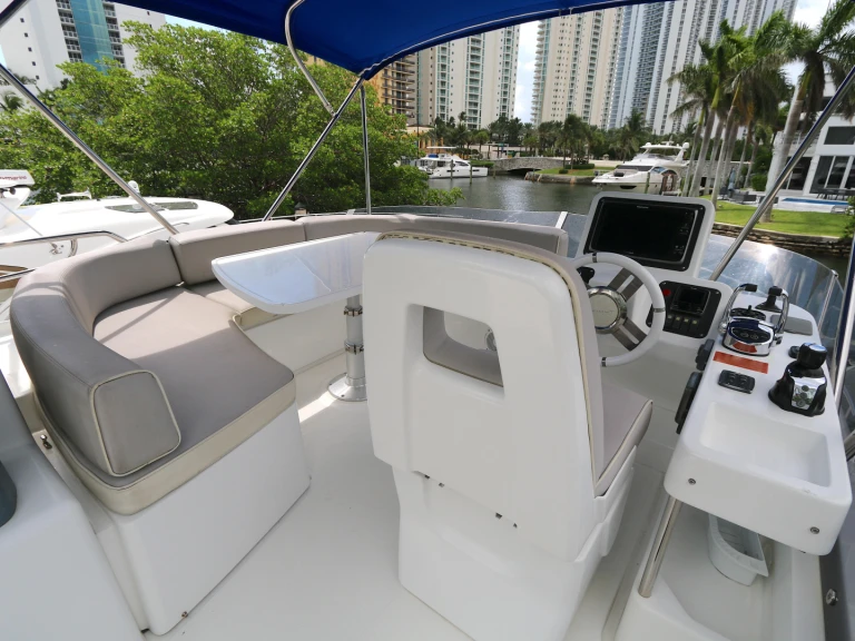 Vermietung Yacht Azimut mit Führerschein