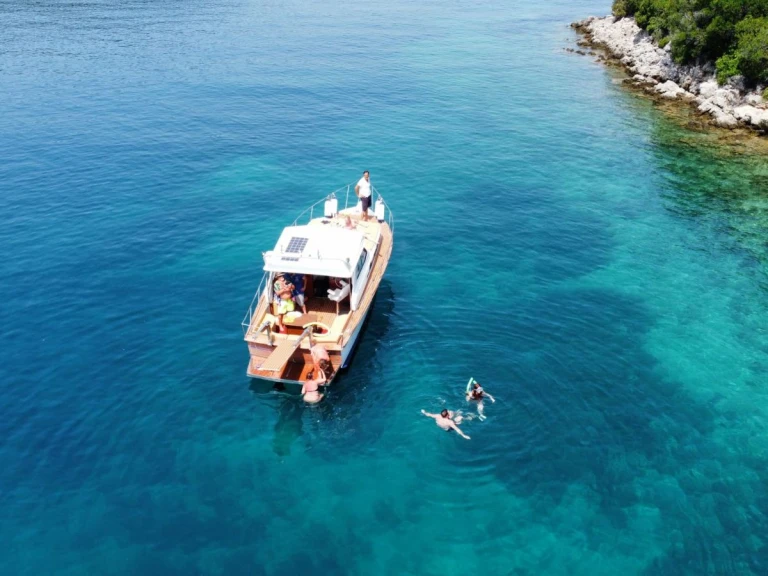 Chris Craft Commander 31 mieten Lefkímmi