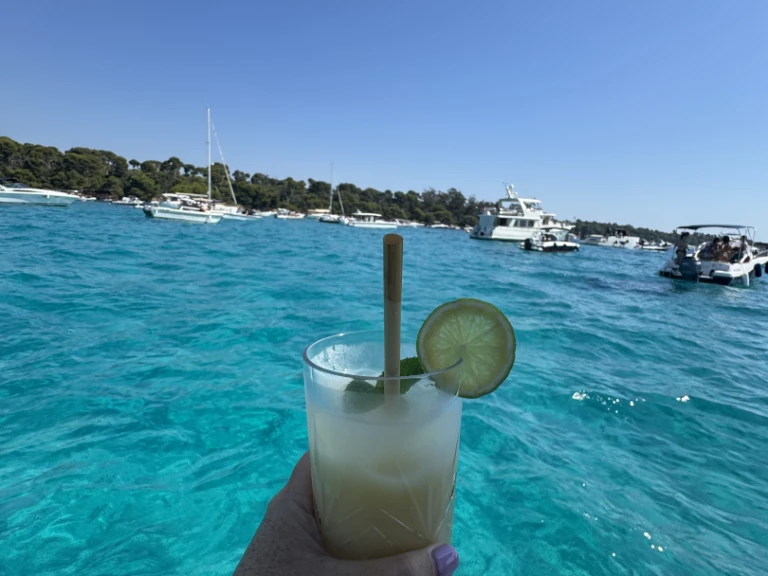 Boot mieten Mandelieu-la-Napoule günstig Activ 755 Sundeck