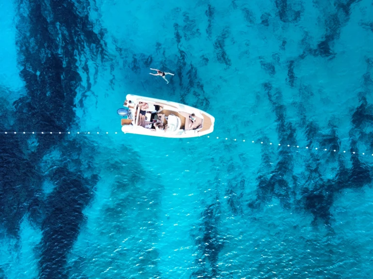 Ein Aquamax BF150XU mieten in Hvar