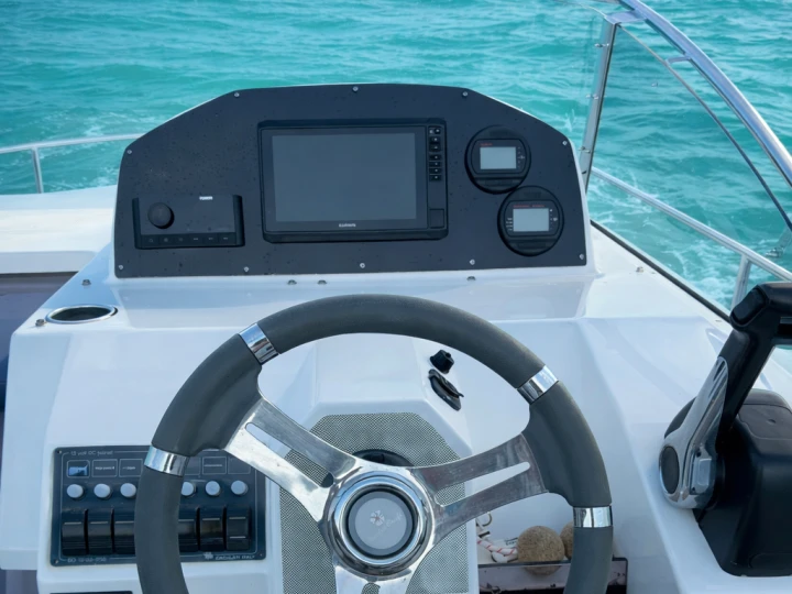 Motorboot mieten in Mandelieu-la-Napoule - Pacific Craft Pacific Craft 730 SC