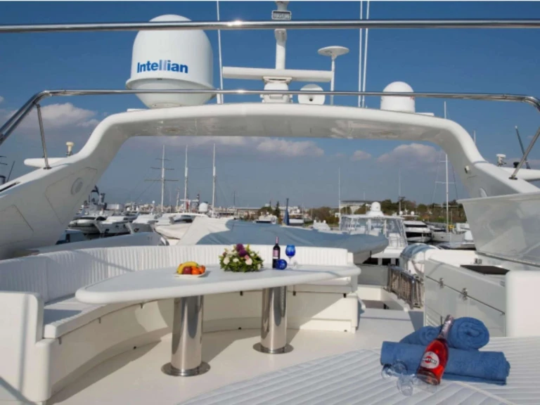 Falcon AZURE ONE mieten Athen