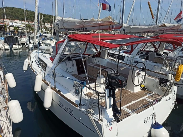 Ein Bénéteau Oceanis 35 mieten in Split