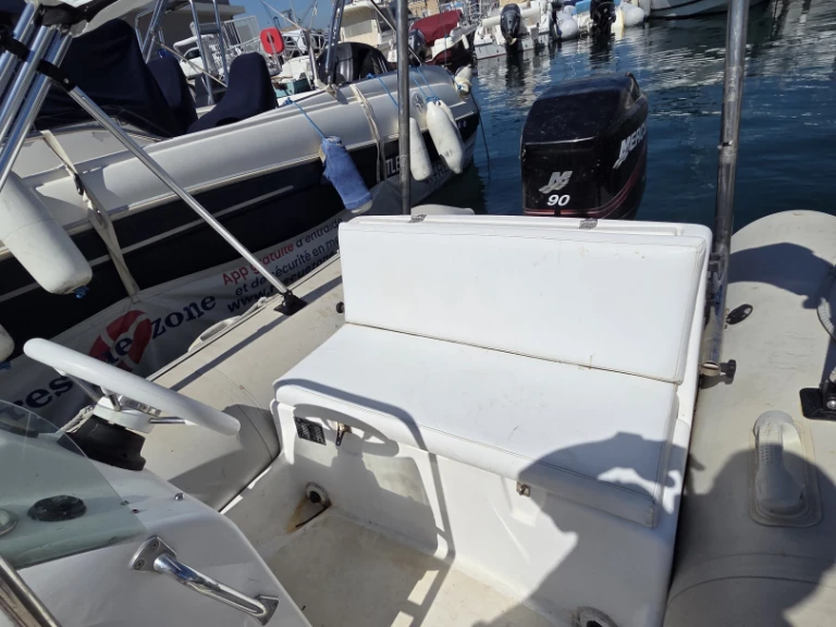 Ein Zodiac International mieten in Toulon