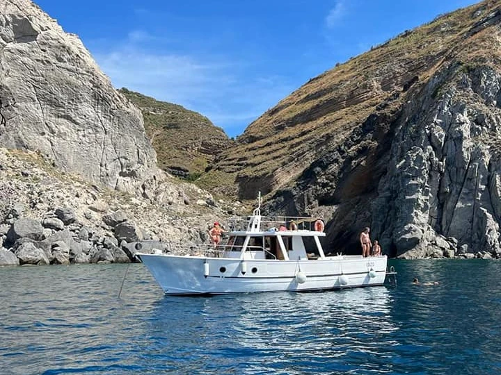 Bootsverleih Custom Gozzo42 Porto di Forio Samboat