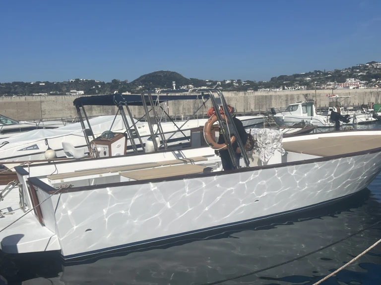 Motorboot mit oder ohne Skipper Custom mieten in Porto di Forio