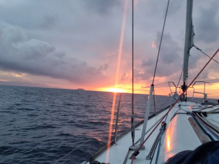 Segelboot mit oder ohne Skipper Bénéteau mieten in Barcelona