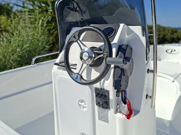 Motorboot mieten in Kerí zum besten Preis