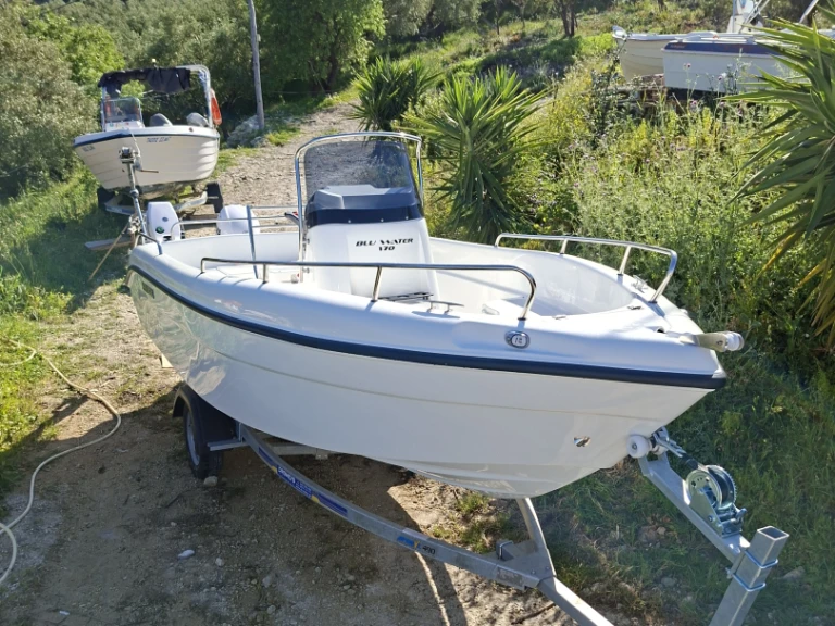 Motorboot mieten in Kerí zum besten Preis