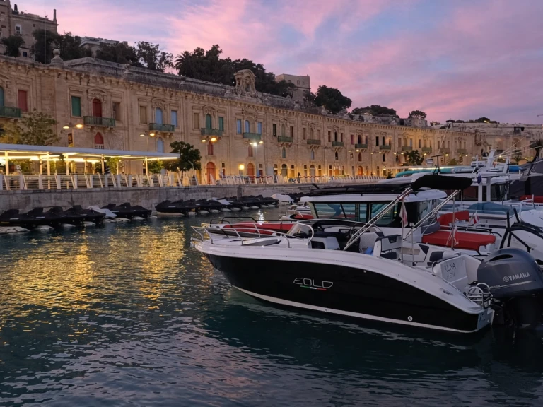 Motorboot mieten in Qawra zum besten Preis