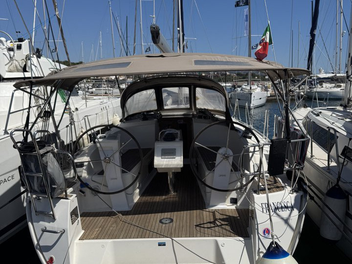Ein Bavaria Cruiser 37 mieten in Punta Ala
