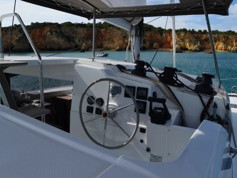 Ein Fountaine Pajot Lucia 40 mieten in Portisco