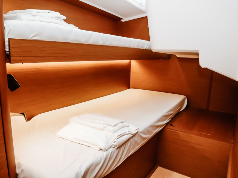Ein Jeanneau Sun Loft 47 mieten in Punta Ala