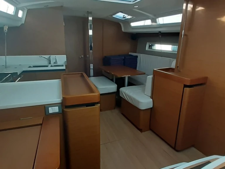 Ein Jeanneau Sun Odyssey 440 mieten in Portisco