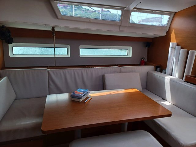 Ein Jeanneau Sun Odyssey 490 mieten in Portisco