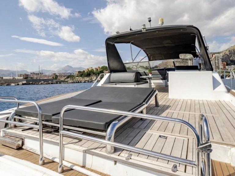 Ein Leopard Catamarans / Robertson & Caine Leopard 23 - 3 + 1 cab. mieten in Milazzo
