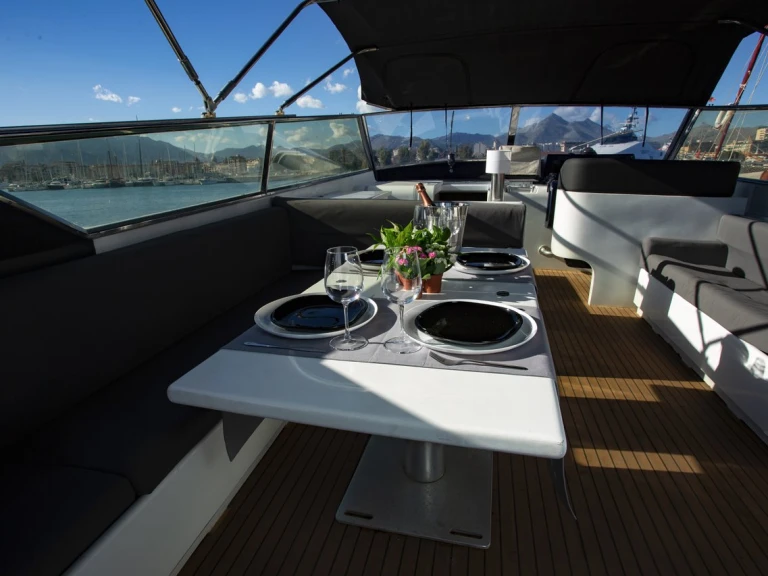 Yacht mieten in Milazzo - Leopard Catamarans / Robertson & Caine Leopard 23 - 3 + 1 cab.
