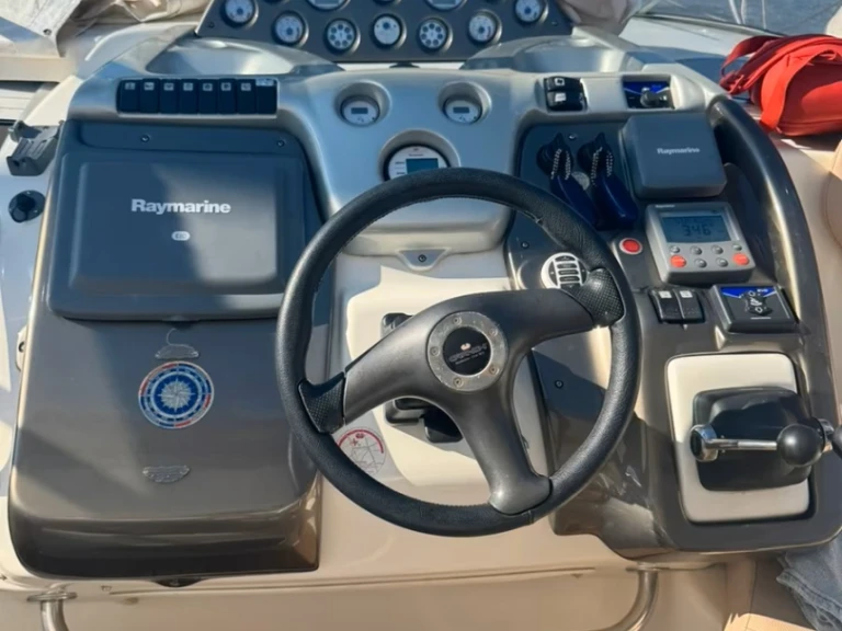 Ein Cranchi Zaffiro 32 mieten in Gaeta