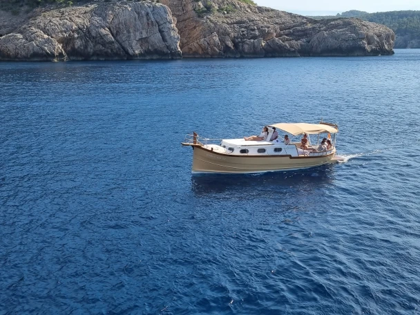 Motorboot mit oder ohne Skipper Capeador mieten in Ibiza Town