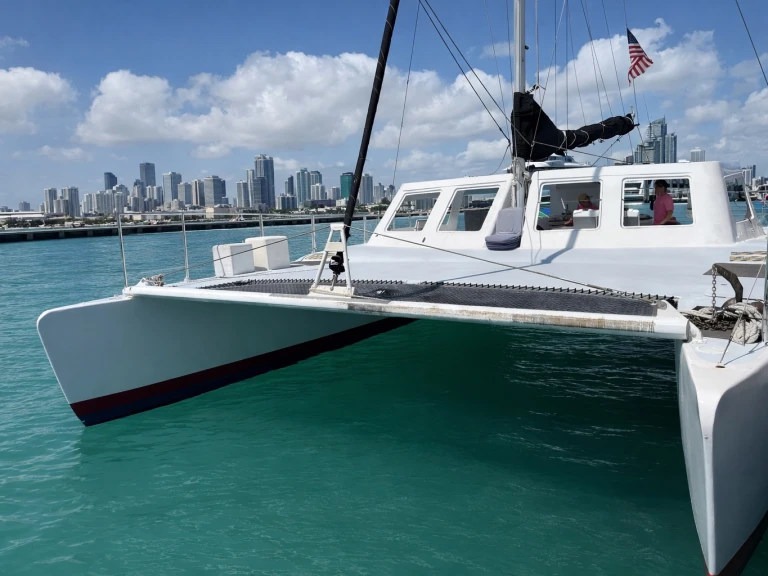 Ein KURT HUGHES 60 mieten in Miami Beach