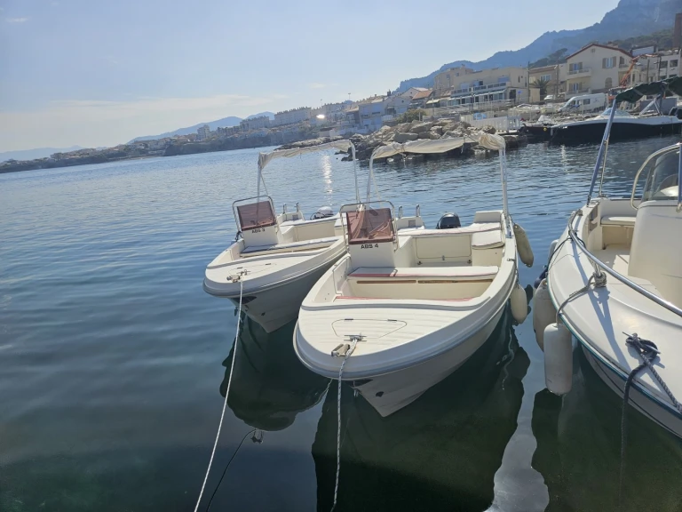 Vermietung Motorboot Selva mit Führerschein