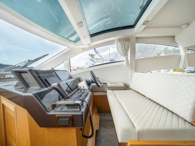 Bootsverleih Galeon Galeon 430 Skydeck Makarska Samboat