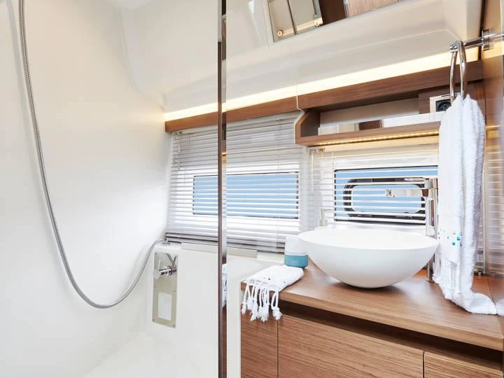 Motorboot mit oder ohne Skipper Jeanneau mieten in Makarska