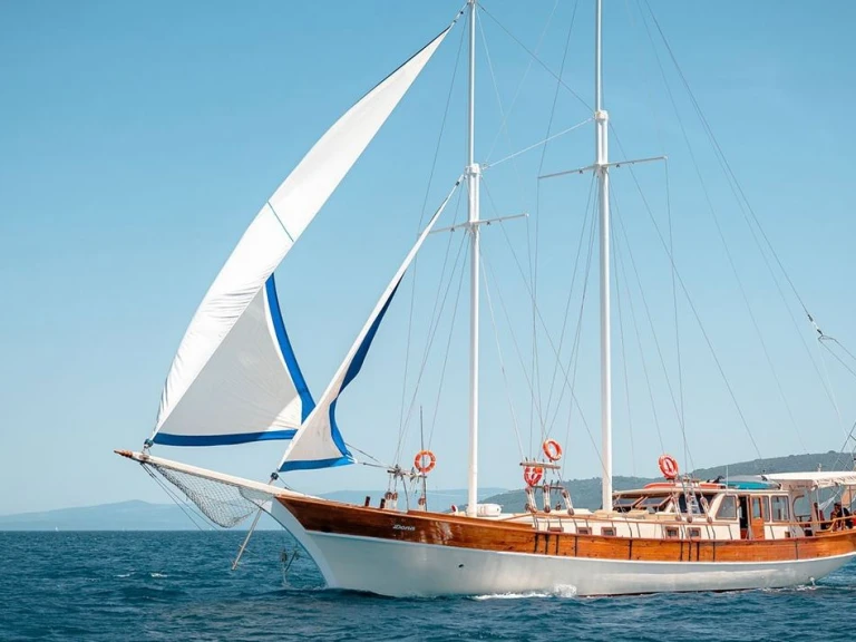 Ein Custom Made Sv. Donat mieten in Marina (City)